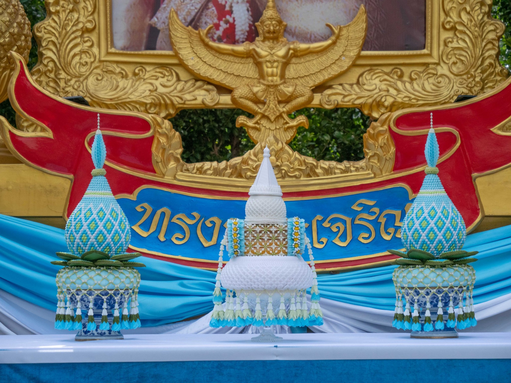 พรรครวมไทยสร้างชาติจัดพิธีถวายเครื่องราชสักการะและวางพานพุ่ม เนื่องในโอกาสวันเฉลิมพระชนมพรรษา สมเด็จพระนางเจ้าสิริกิติ์ พระบรมราชินีนาถ พระบรมราชชนนีพันปีหลวง